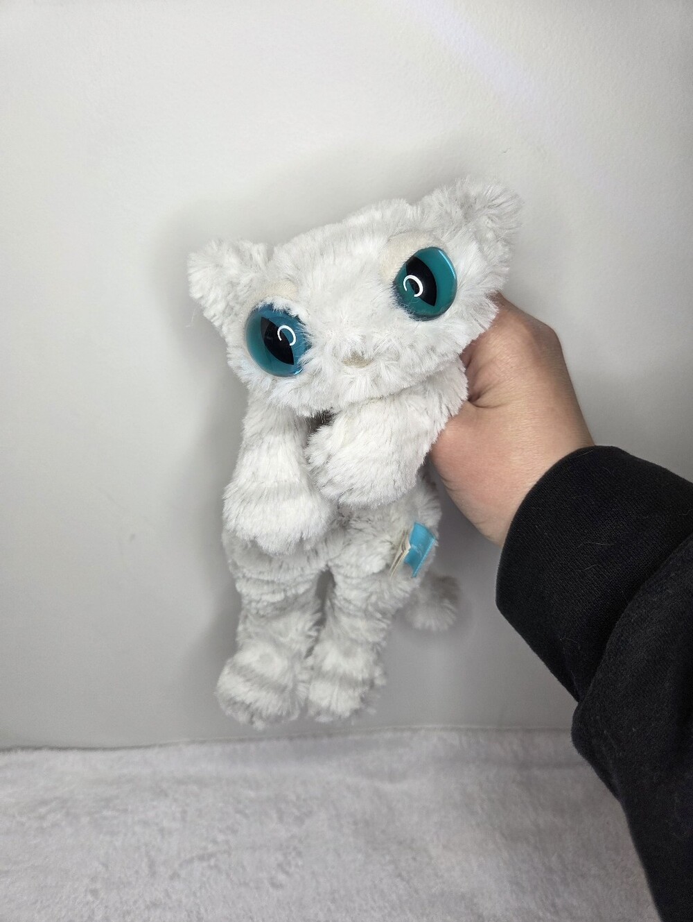 NWOT Manhattan Toy Lavish Lanky Cats "Snow" Plush